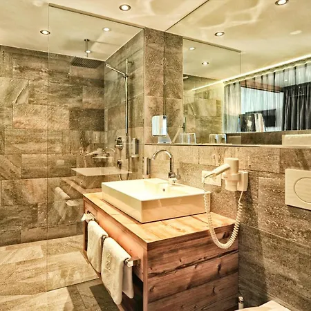Alps Lodge 3* Fiss